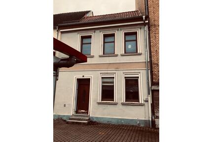 Reihenhaus - 46.000,00&nbsp;EUR Kaufpreis, ca.&nbsp; 97,00&nbsp;m&sup2; in Calbe (Saale) (PLZ: 39240)
