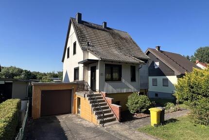 Ihr neues Zuhause in Gera: Einfamilienhaus mit Garage und praktischem Nebengelass!