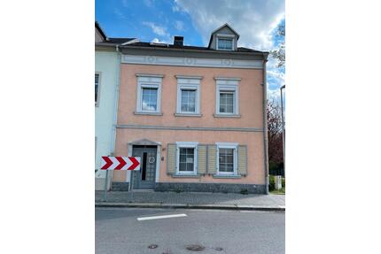 Charmantes Reihenendhaus - 86.000,00&nbsp;EUR Kaufpreis, ca.&nbsp; 90,00&nbsp;m&sup2; in Roßwein (PLZ: 04741)