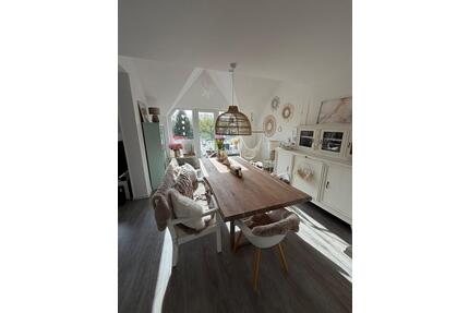 Traumhafte 4,5 Zimmer-Maisonette-Wohnung in Meckelfeld (Seevetal) - Radbruch