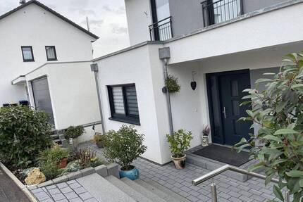 Schönes,neues Einfam.Haus mit Doppelgarage und großer Südterrasse mit Überdachung - Pforzheim Eutingen