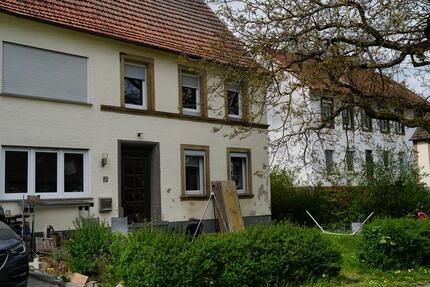 Alter Bauernhof mitten im Dorf und doch im grünen und sehr ruhig. - Pfeffelbach