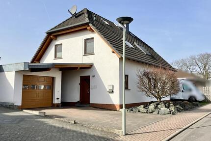 Freistehendes Einfamilienhaus mit Pool in Münzenberg