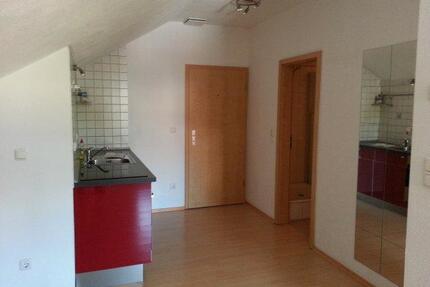 Vermiete in Traunstein mitte ab 1.8.25 schöne 1 Zimmer DG Wohnung