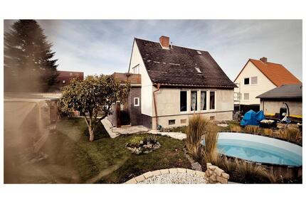 + + EINFAMILIENHAUS + WEIDENGRUND IN SCHMÖLLN + RUHIGE LAGE + +