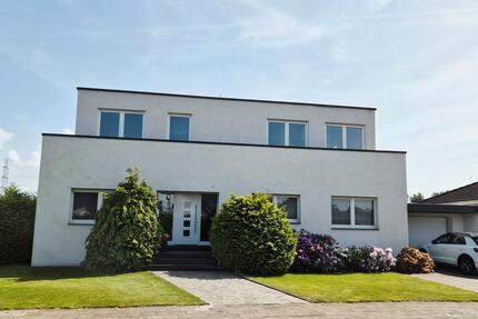 Modernes Zweifamilienhaus in Dürwiß mit Staffelgeschoss, Dachterr - Eschweiler