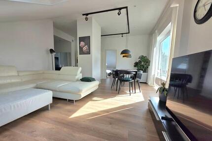 Dachgeschosswohnung im Herzen von Kelkheim – 4,5 Zimmer, Garage & - Kelkheim (Taunus)