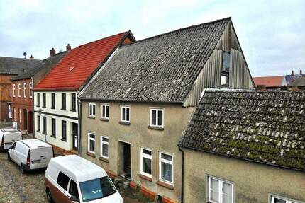 Sanierungsbedürftiges Haus l in zentraler Lage - kein Denkmalschutz! - Gnoien