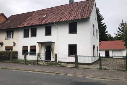 Gepflegte Doppelhaushälfte auf dem Land mit großer Lagerfläche - Einbeck Erzhausen
