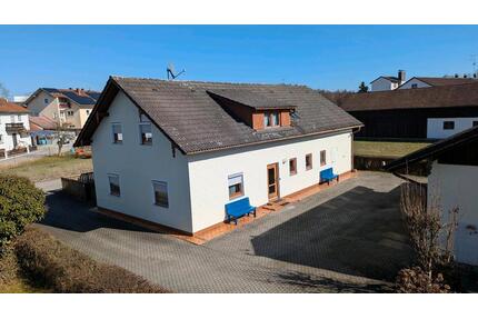 Geräumiges Wohnhaus in 94327 Bogen-Furth. Sehr ruhige Lage
