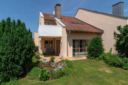 Doppelhaushälfte mit Potenzial in ruhiger Lage + ca. 123 m² Wohnfläche - Wettstetten