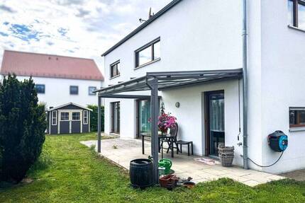 Modernes Einfamilienhaus mit Garten und Garage in familienfreundlicher Lage - Freystadt