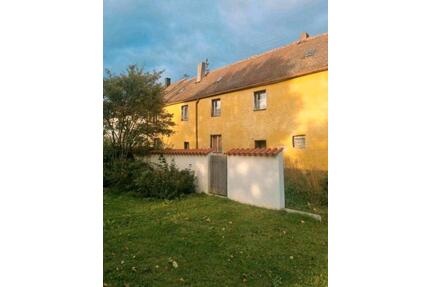 Reihen Doppelhaus - 40.000,00&nbsp;EUR Kaufpreis, ca.&nbsp; 120,00&nbsp;m&sup2; in Hirschau (PLZ: 92242)