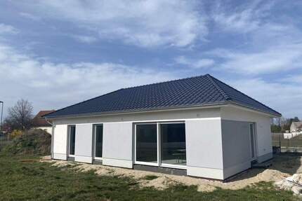Preisreduziert, provisionsfrei, Charmanter Bungalow inkl. Grundstück in Sonnewalde-Münchhausen! - 03249 Münchhausen