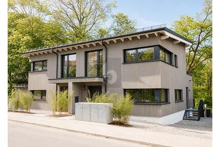 MODERN, MEHRERE TERRASSEN UND BLICK INS GRÜNE - Starnberg