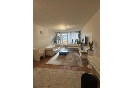 Helle 4-Zimmer-Wohnung mit Einbauküche und Tiefgarage - Taunusstein