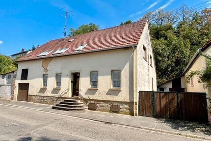 Großes Einfamilienhaus mit Nebengebäuden Innenhof und Garten - Lauterecken