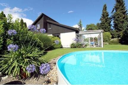 Exklusives Einfamilienhaus in exponierter und ruhiger Lage von Bonstetten