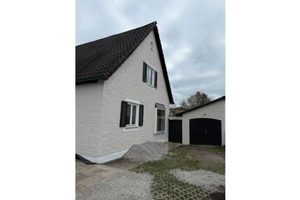 Renovierte Doppelhaushälfte mit Garten & Terrasse - GERETSRIED