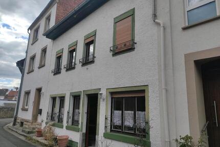 Einfamilienhaus - 990,00&nbsp;EUR Kaltmiete, ca.&nbsp; 108,00&nbsp;m&sup2; in Bad Sobernheim (PLZ: 55566)