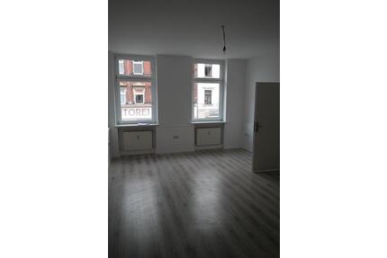 Großzügige 3-Zimmer mit Laminat, EBK und Wannenbad in zentraler Lage! - Zwickau