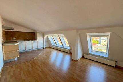 kleine 2- Raumwohnung mit Einbauküche im Dachgeschoss ! - Görlitz Innenstadt
