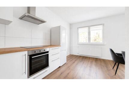 Helle, frisch renovierte 3-Zimmer-Wohnung mit EBK & Balkon - Halle (Saale) Halle-Neustadt