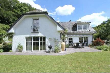 Haus zum Kaufen in Densborn 550.000,00 € 187.34 m²