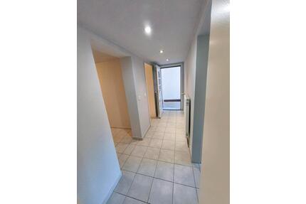 Wohnung 63m2 EG eigener Garten + eigener Eingang Zentrum - Troisdorf