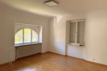 Büro in Lörrach 250,00 € 16 m² - 250,00&nbsp;EUR Kaltmiete, ca.&nbsp; 16,00&nbsp;m&sup2; in Lörrach (PLZ: 79541)
