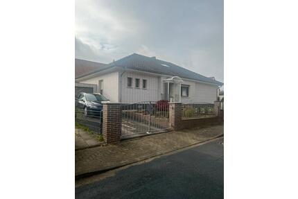 Bungalow mit Terrasse, Sauna und Garage zu verkaufen - Helmstedt Offleben