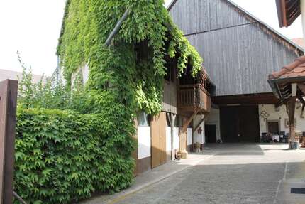 Haus zum Kaufen in Bad Krozingen 1.100.000,00 € 280 m²