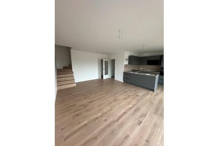 Helle 4-5 Zimmer-Wohnung über 3 Etagen, ruhig und naturnah - Wiesentheid