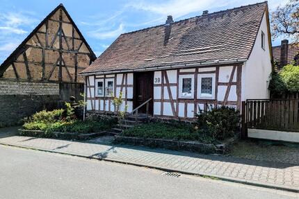 Fachwerkhaus mit großem Grundstück und Scheune in Gedern - Ortenberg