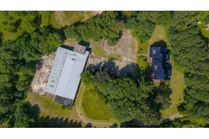 Kapitalanlage: Zwei Einheiten + Halle + 8.945 m² Grundstück - Neuberend