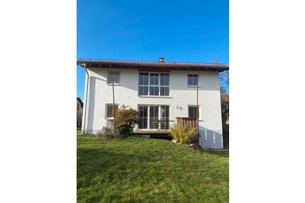 Großzügigs Einfamilienhaus - 2.550,00&nbsp;EUR Kaltmiete, ca.&nbsp; 161,00&nbsp;m&sup2; in Glonn (PLZ: 85625)