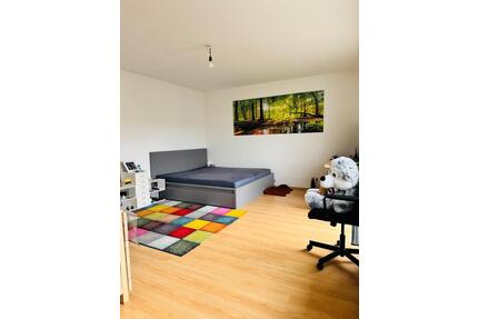 Große 1-Zimmer Wohnung, super zentraler Lage mit Balkon Nähe Uni - Augsburg Haunstetten-Siebenbrunn