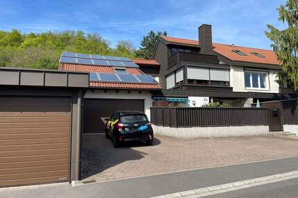 Hochwertig erbautes Mehrfamilienhaus mit 5 attraktiven, individuellen Wohneinheiten - davon eine exklusive Wohnung zur Selbstnutzung - Scheinfeld