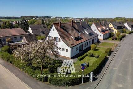 Doppelhaushälfte als Reiheneckhaus in Sulzbach-Rosenberg