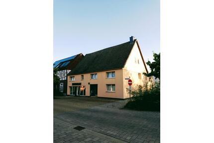 Wohn-undGeschäftshaus mit Garage im Ortskern von Bösingfeld - Extertal