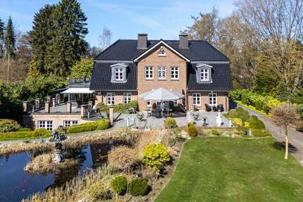 Haus zum Kaufen in Hamburg Wellingsbüttel 4.400.000,00 € 350 m² - Hamburg / Wellingsbüttel