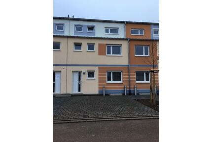 Modernes Reihenmittelhaus (BJ 2018) - Adelsdorf