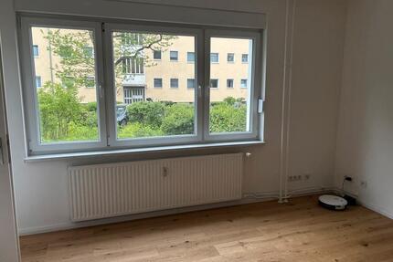 Frisch sanierte, möblierte 1-Zimmer-Wohnung in Reinickendorf - Berlin