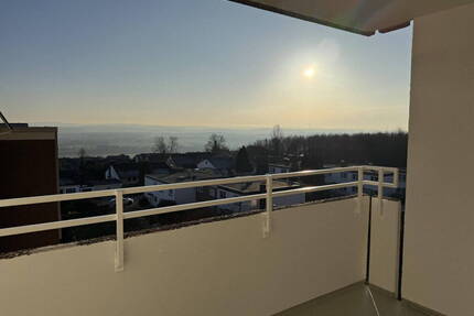 Neu renovierte 2,5 -Zimmer-Wohnung mit Balkon und Weitsicht ins Sauerland - Fröndenberg
