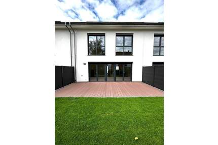 Geringe NK durch Luftwärmepumpe, Solar, Kaminzug! Lichtdurchflutetes Reihenmittelhaus in Rövershagen