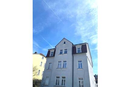 Charmante 4-Zimmer-Altbauwohnung mit Süd-Balkon, Garten und Garage in Ansbach