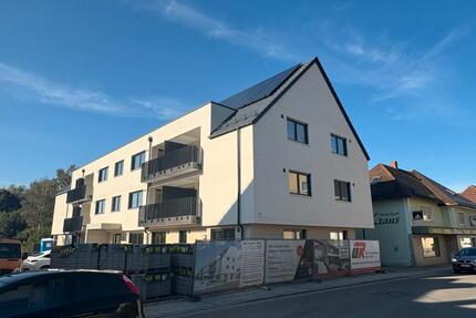 Service-Wohnen: Hochwertige barrierefreie 2-Zimmer DG-Wohnung - Dinkelscherben