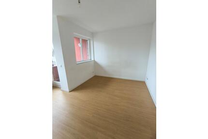 Gepflegte 2-Zimmer-Wohnung mit Balkon im 1. OG in Zwenkau