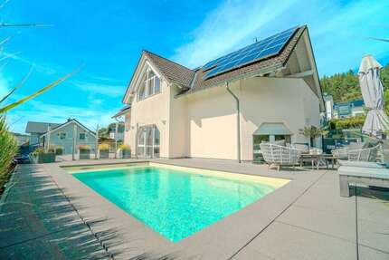 Exklusives Traumhaus mit Pool in Bischoffen OT
