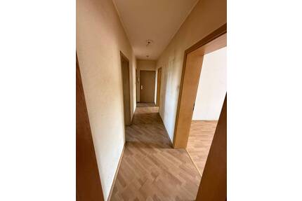 4 R.- WE im Erdgeschosswohnung in zentraler Lage zu verkaufen - Schkopau